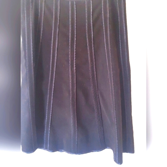 (M)🔥 Beautiful Black A line Skirt🔥 - Picture 3 of 4